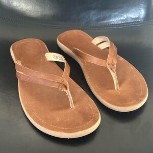 Olukai Women's Kāpehe Luana Leather Sandal 10
